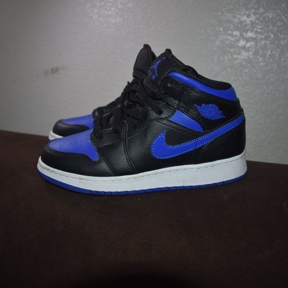 Nike Air Jordan 1 Size 5 Kids shoes in like new condition Clean Pet Smoke-free h - Picture 1 of 8